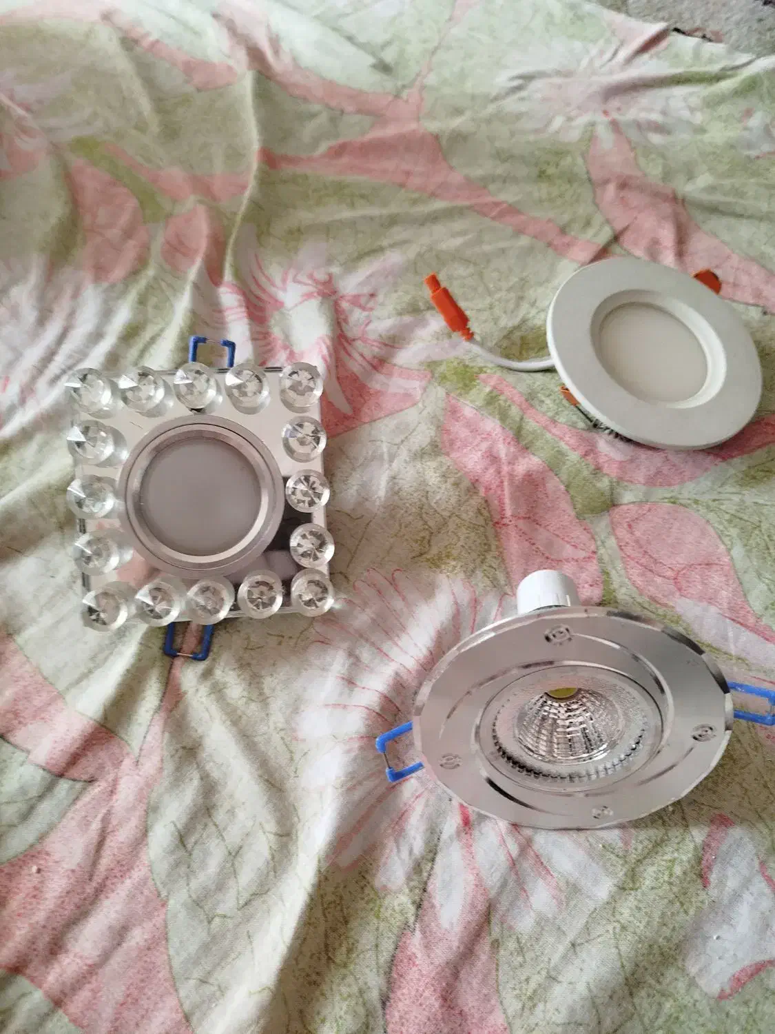 لامپ داخل سقفی هالوژن  جمع کل  ۳۹|لامپ و چراغ|محمدشهر, ولدآباد|دیوار