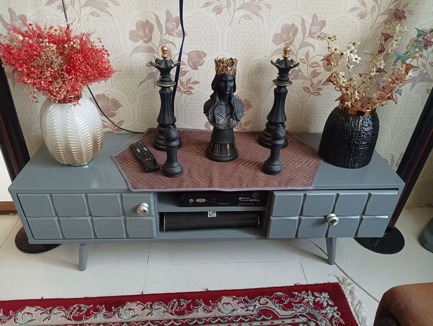 تلویزیون 32 اینچ سالم و میز تلویزیون|تلویزیون و پروژکتور|ساری, |دیوار