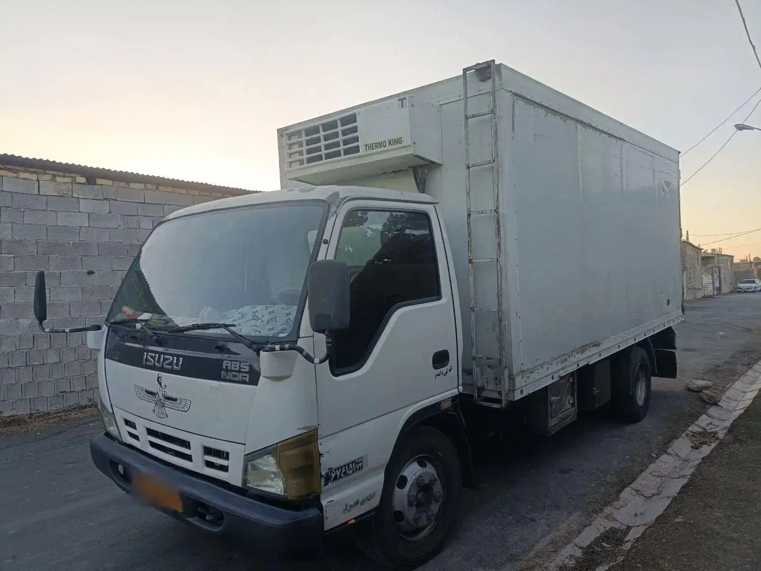 فروش یک دستگاه ماشین ایسوزو هشت تن مدل ۹۰|خودرو سنگین|سیمکان, |دیوار