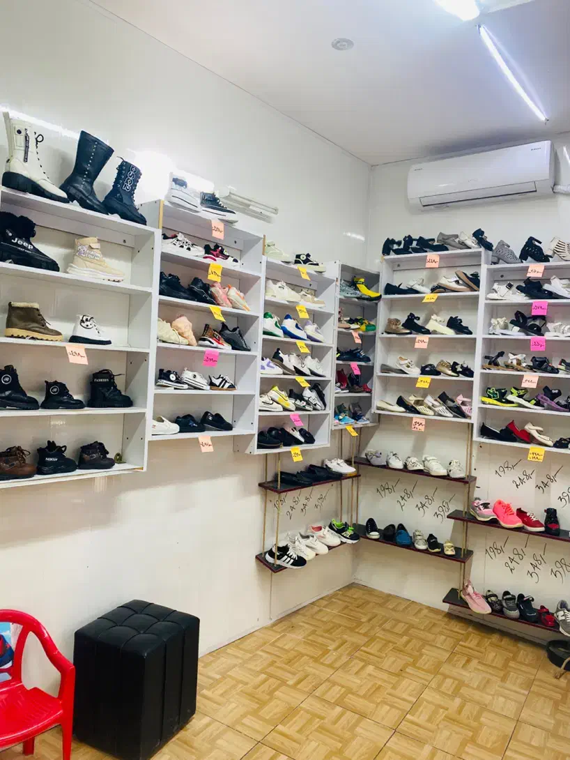 ویترین و میز مغازه کفش فروشی|فروشگاه و مغازه|محلات, |دیوار