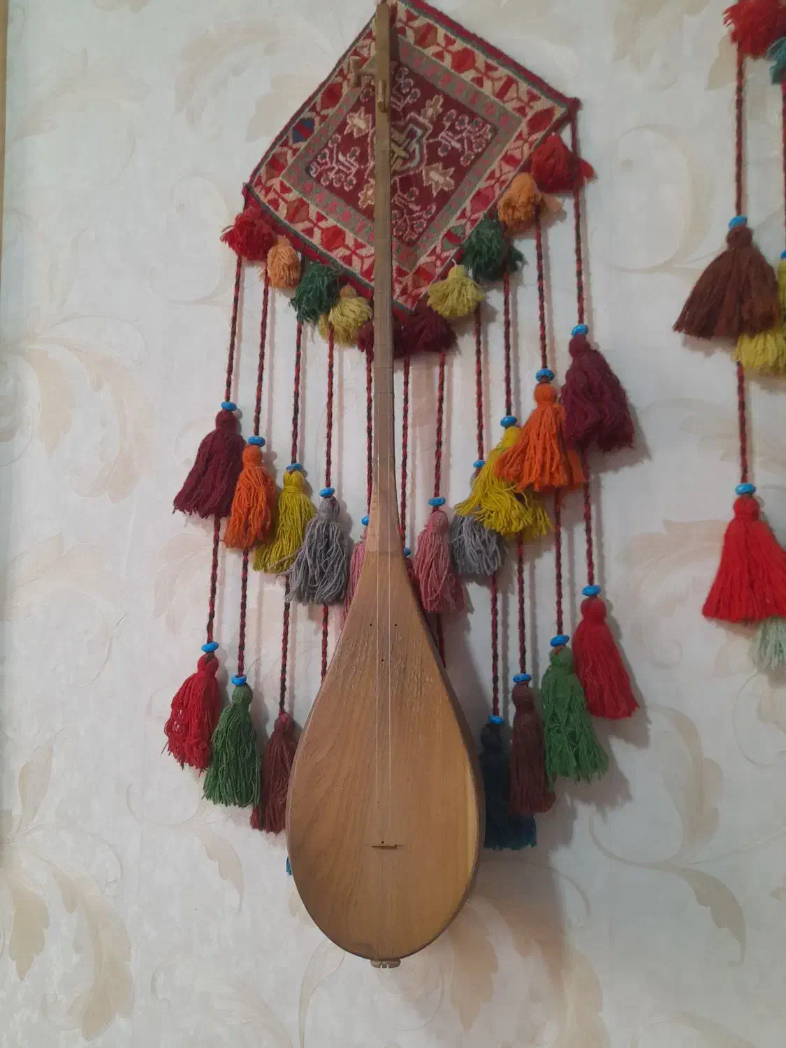 دوتار خوش صدا|سازهای سنتی|بجنورد, |دیوار