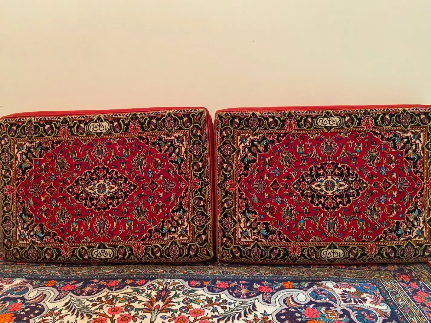 دو عدد پشتی کاشان|پشتی|کرمانشاه, |دیوار