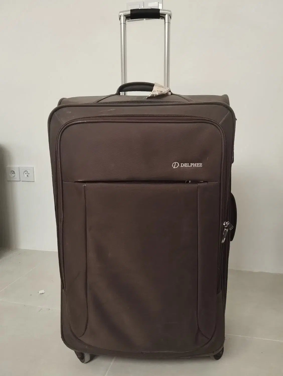 چمدان مسافرتی برزنتی|کیف، کفش، کمربند|صدرا-فارس, فاز ۲|دیوار