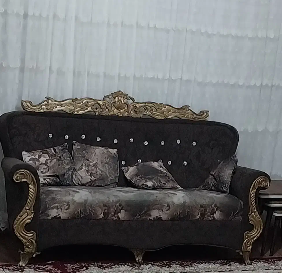 مبل تاج دار|مبلمان خانگی و میز عسلی|رشت, فخب|دیوار