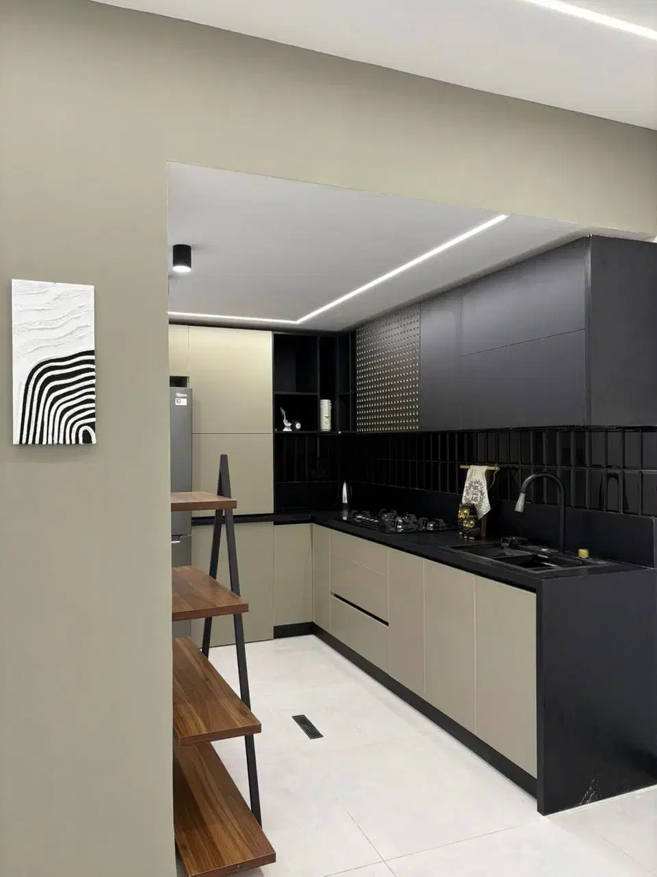 ارم ، ۱۶۰ متری / تکمیل ، کم واحد|فروش آپارتمان|شیراز, ارم|دیوار