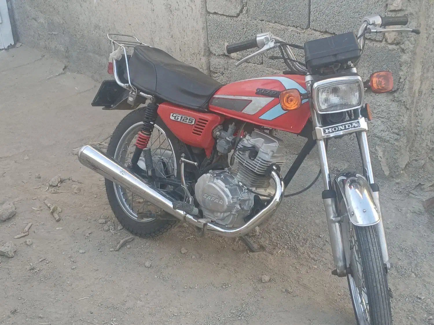 هندا ۱۲۵ سفر|موتورسیکلت|هشتگرد, هشتگرد قدیم|دیوار