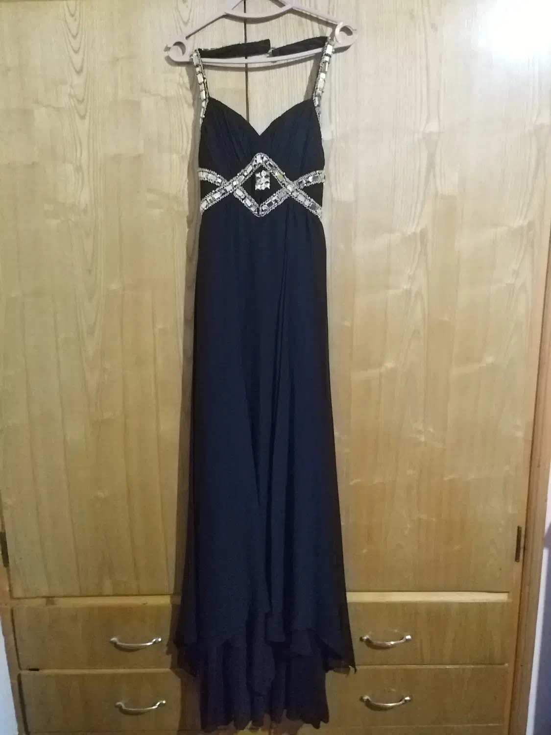 لباس مجلسی|لباس|رویان, |دیوار