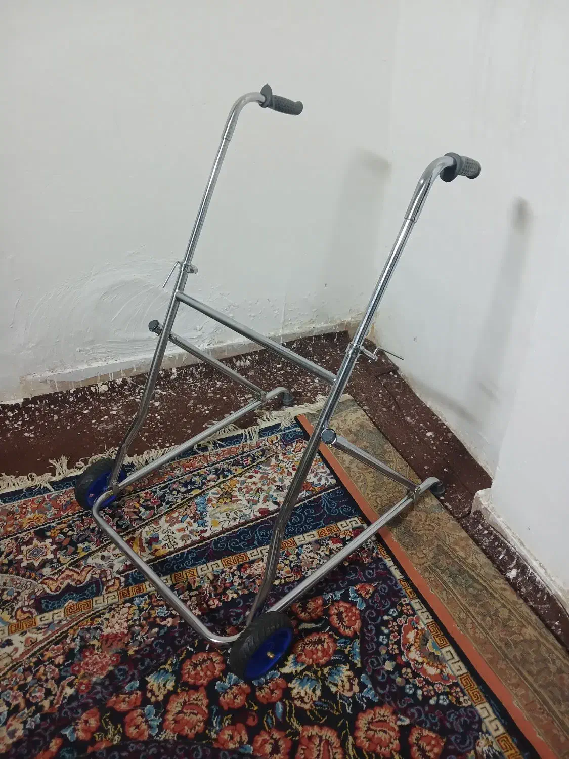 واکر|آرایشی، بهداشتی، درمانی|مشهد, قائم|دیوار