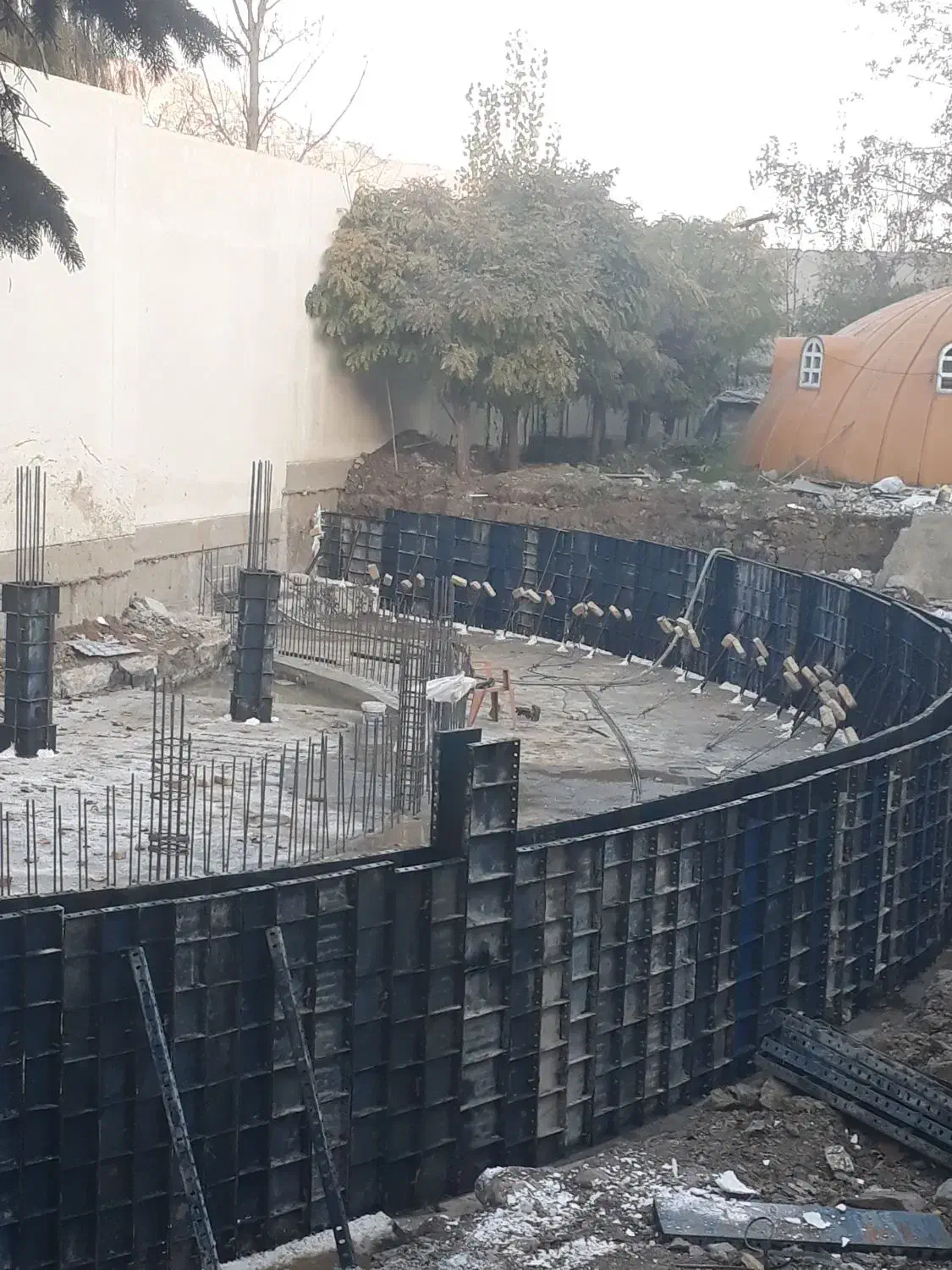 اجرای فونداسیون و اسکلت بتن استخر دیوار|خدمات پیشه و مهارت|کلاردشت, |دیوار