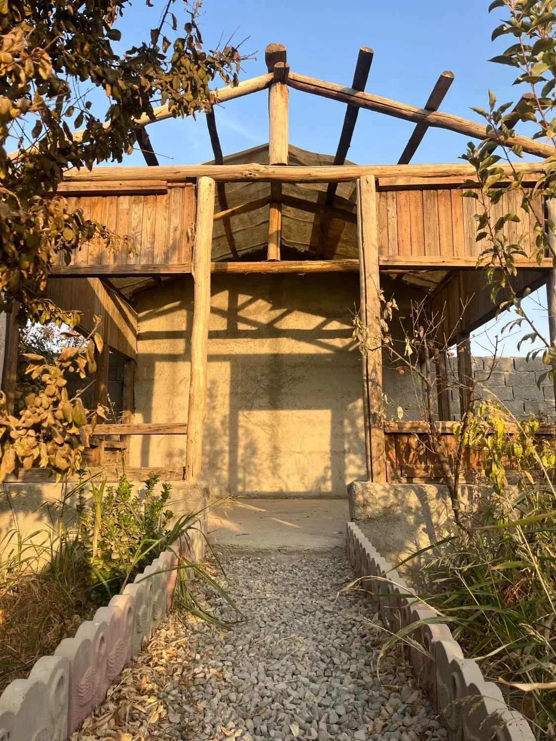 باغ (آلاچیق و باربیکیو)اطراف ساخته شده سرسبز و دنج|فروش زمین و ملک کلنگی|اسلامشهر, شهرک احمدیه|دیوار