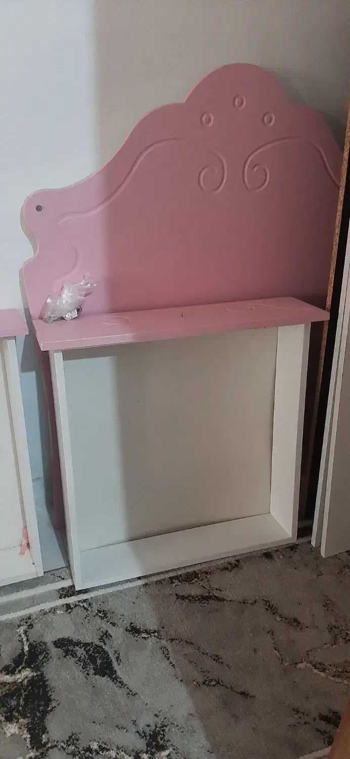 یک عدد تخت کودک تمیز در حد نو|تخت و سرویس خواب|کیلان, |دیوار