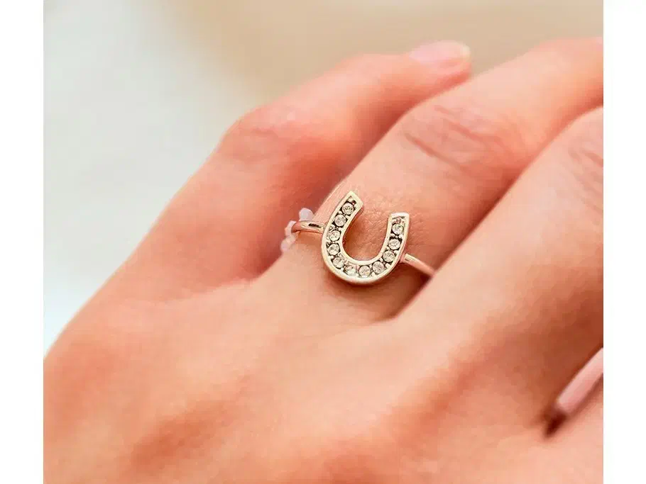 انگشتر نقره ای نگین دار سواروسکی طرح نعل سفید|بدلیجات|رشت, بازار|دیوار