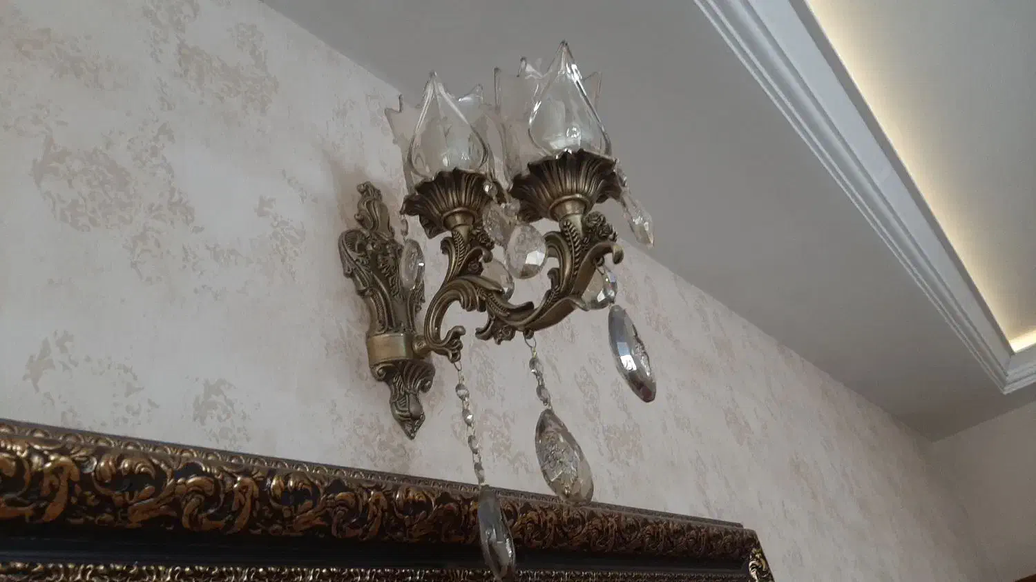 دیوارکوب دو شعله برنز|لوستر و چراغ آویز|فردیس, نگارستان|دیوار