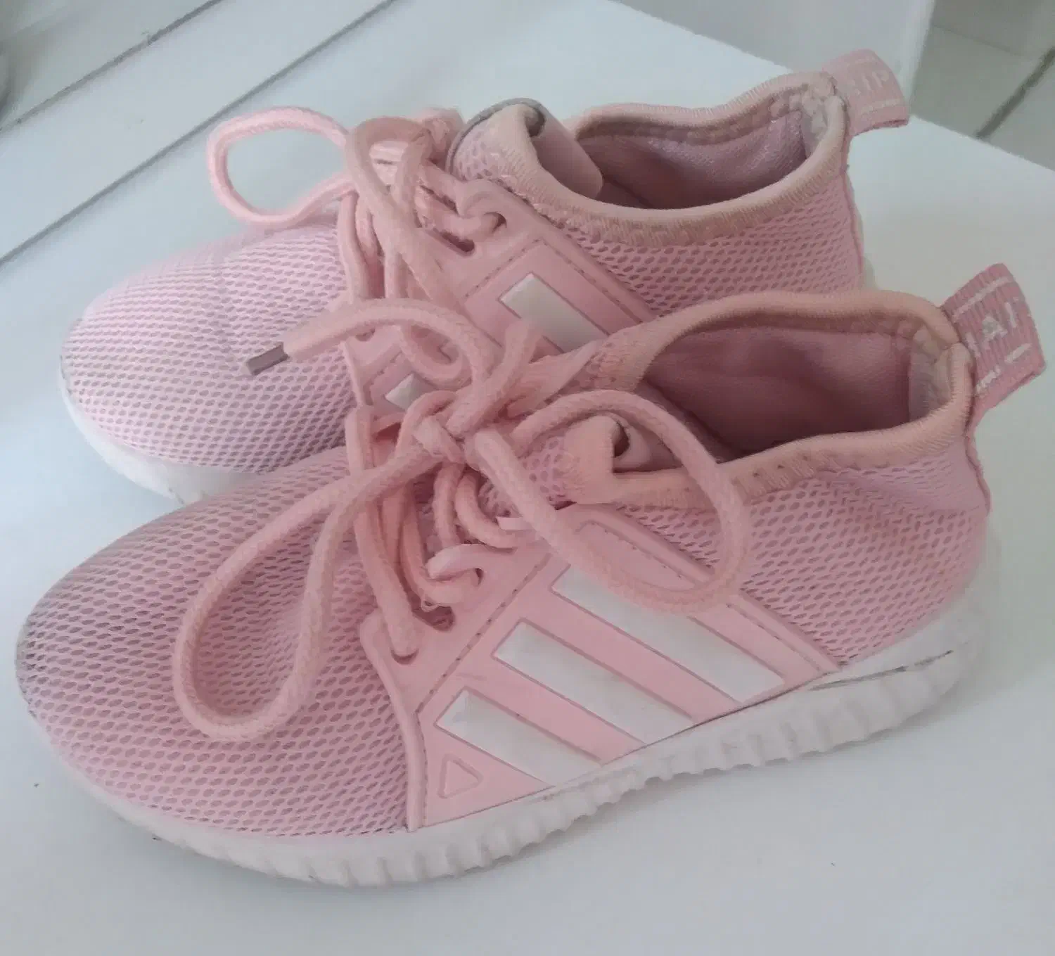 کفش دخترانه سایز ۲۶ و لباس نوی دخترانه|کفش و لباس بچه|مشهد, حسابی جنوبی (شهرک غرب)|دیوار