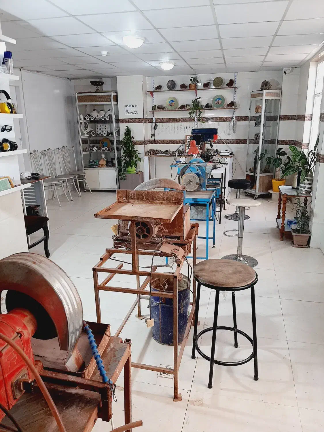 کارگاه گوهر تراشی سنگ های قیمتی و نیمه قیمتی|جواهرات|اردبیل, |دیوار