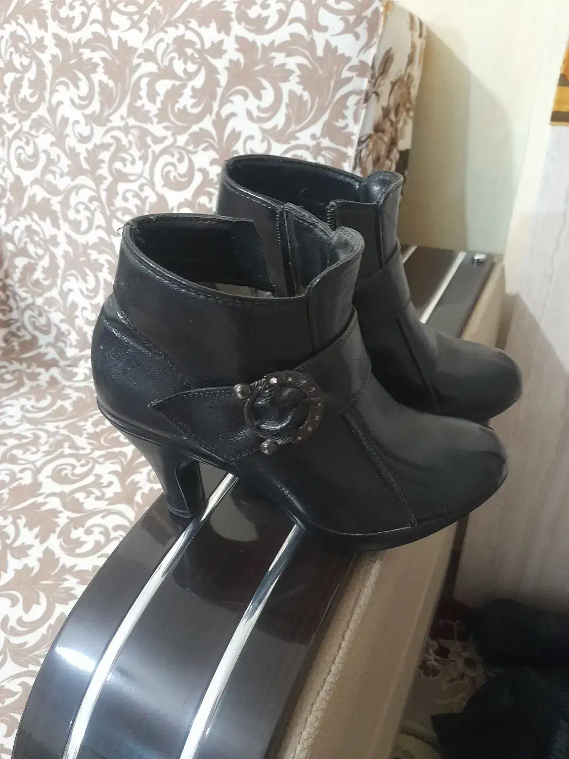 بوت زنانه|کیف، کفش، کمربند|میانه, |دیوار