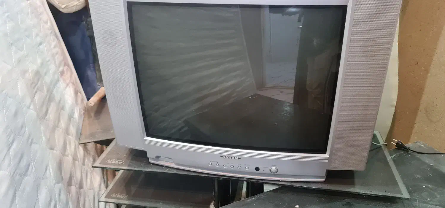 تلویزیون به همراه میز تلویزیون ۲ تومان|تلویزیون و پروژکتور|رشت, دروازه لاکان|دیوار