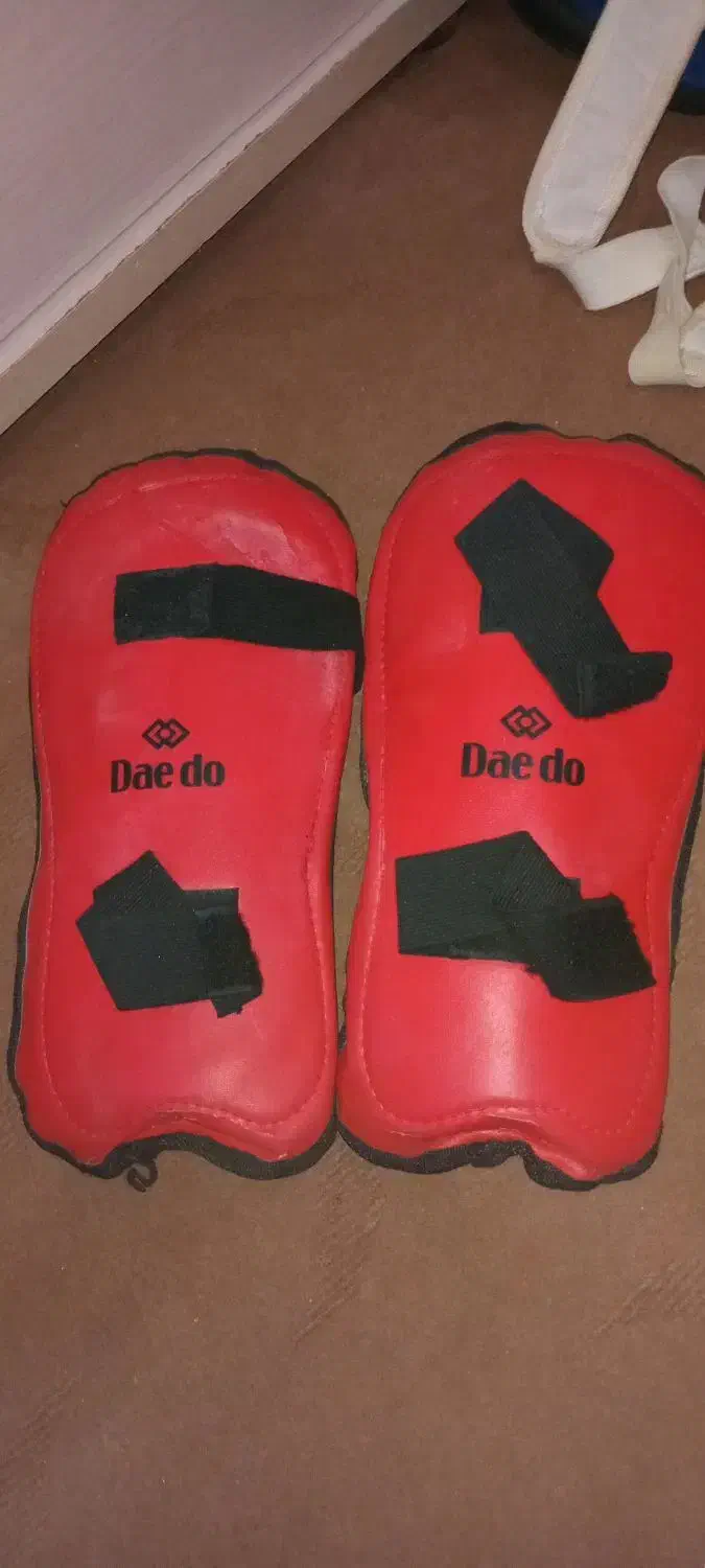 ساق تکواندو آدیداس (Adidas) و کمر رنگ قرمز|تجهیزات ورزشی|قره ضیاالدین, |دیوار