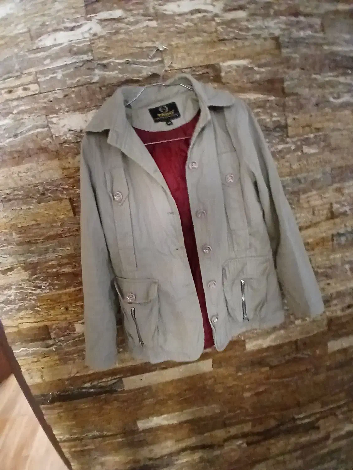 کاپشن|لباس|ساری, |دیوار