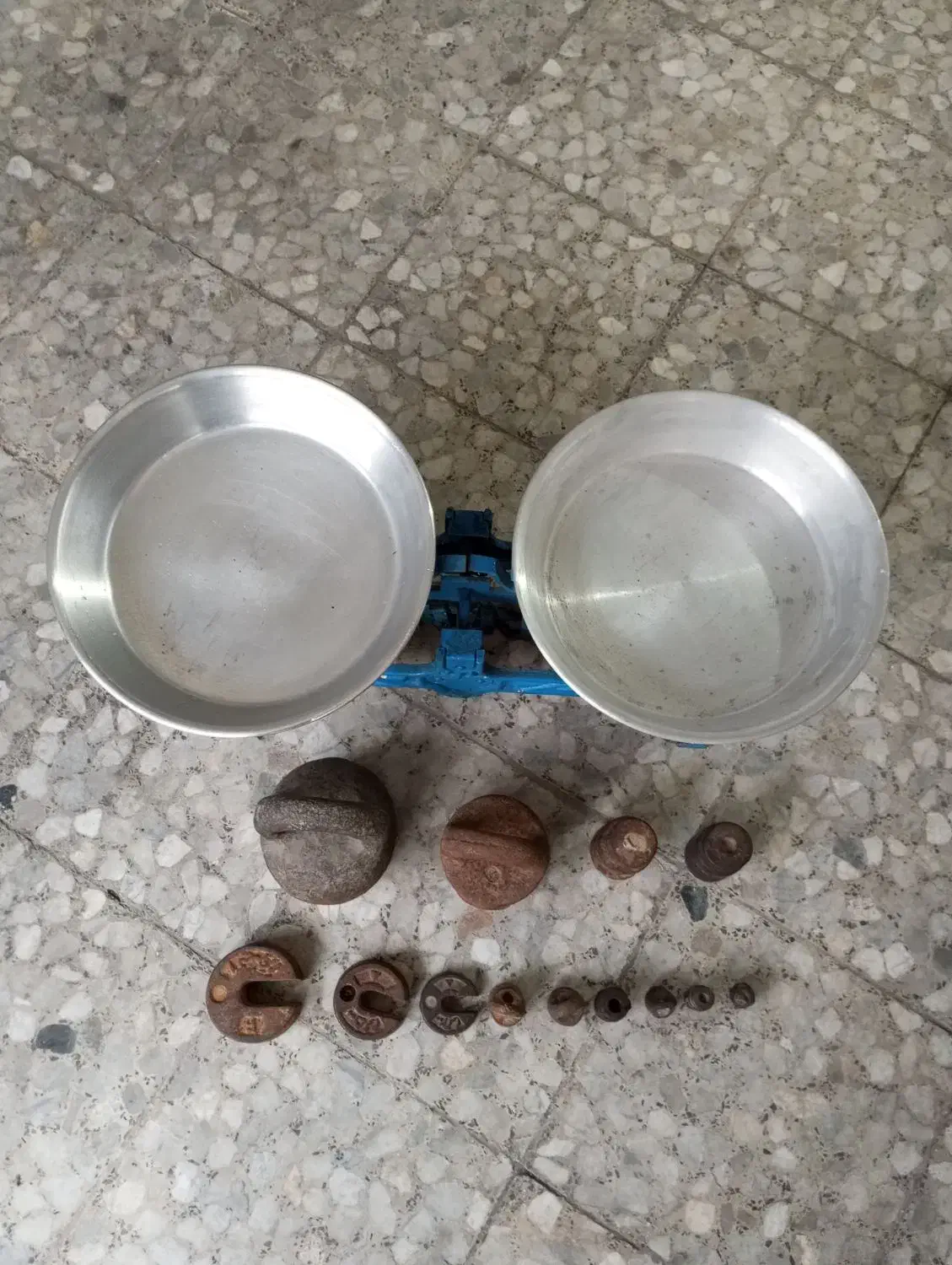 فروش ترازو قدیمی با سنگهای عتیقه|فروشگاه و مغازه|رشت, باهنر|دیوار