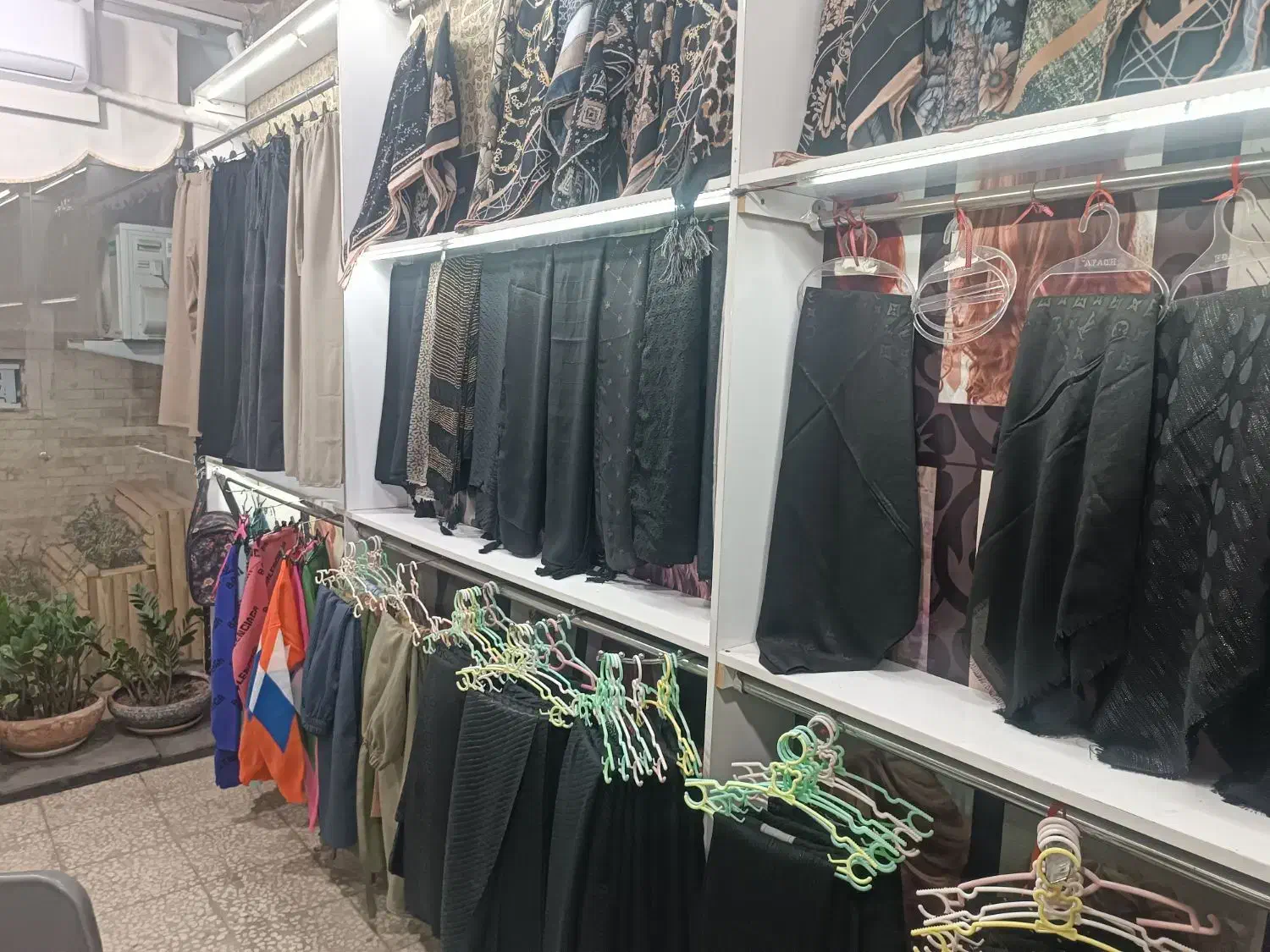 شال و روسری|لباس|کاشان, شاهد|دیوار