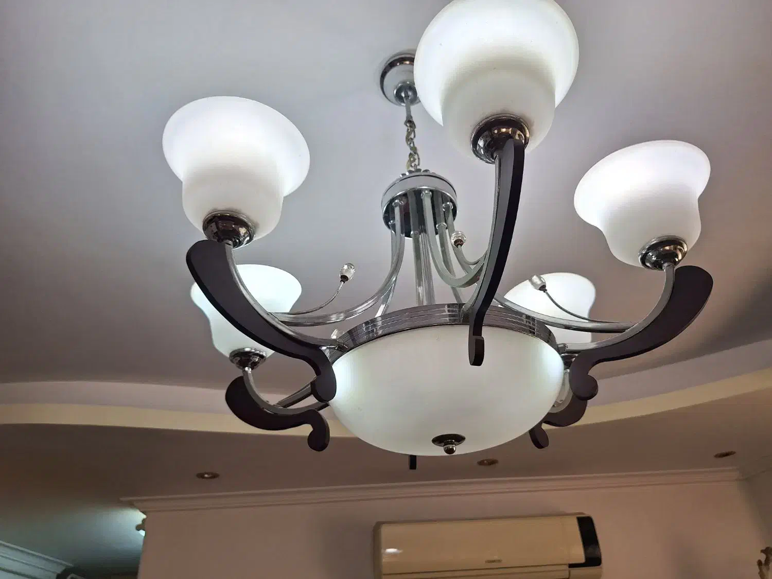 لوستر روشن|لوستر و چراغ آویز|رشت, چمارسرا|دیوار