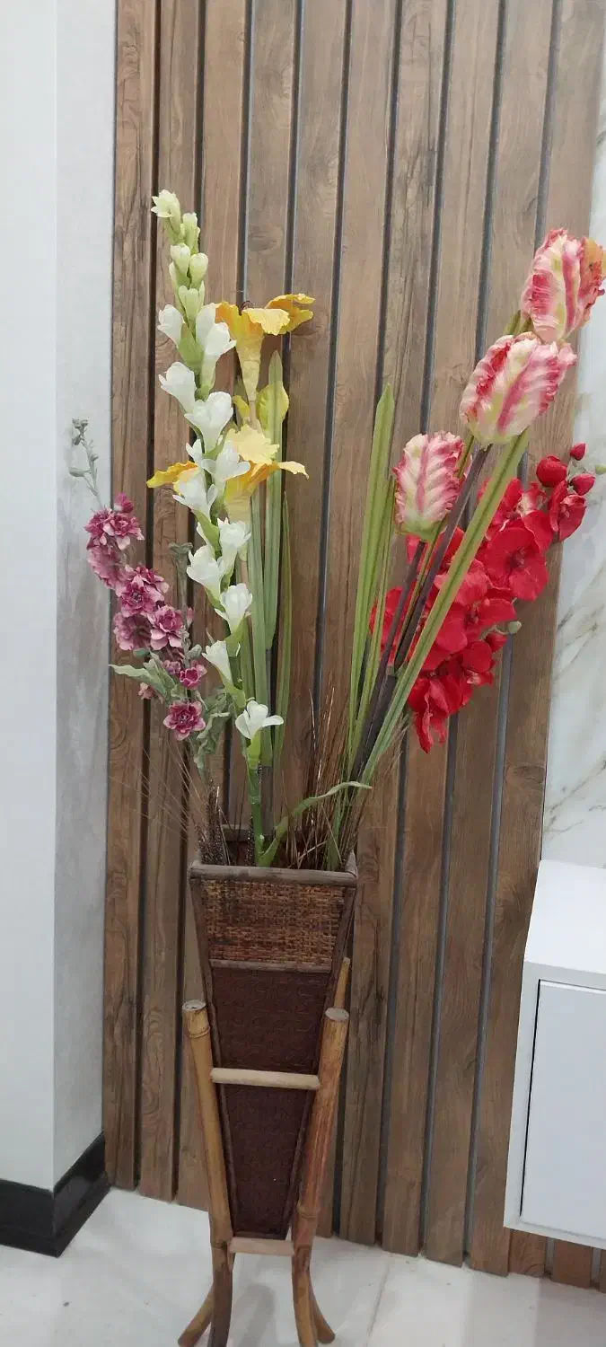 گلدان با گل مصنوعی|گل مصنوعی|همدان, |دیوار