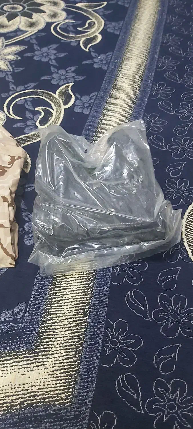 یک دست لباس سربازی با یک جفت کفش نو|لباس|ارومیه, |دیوار