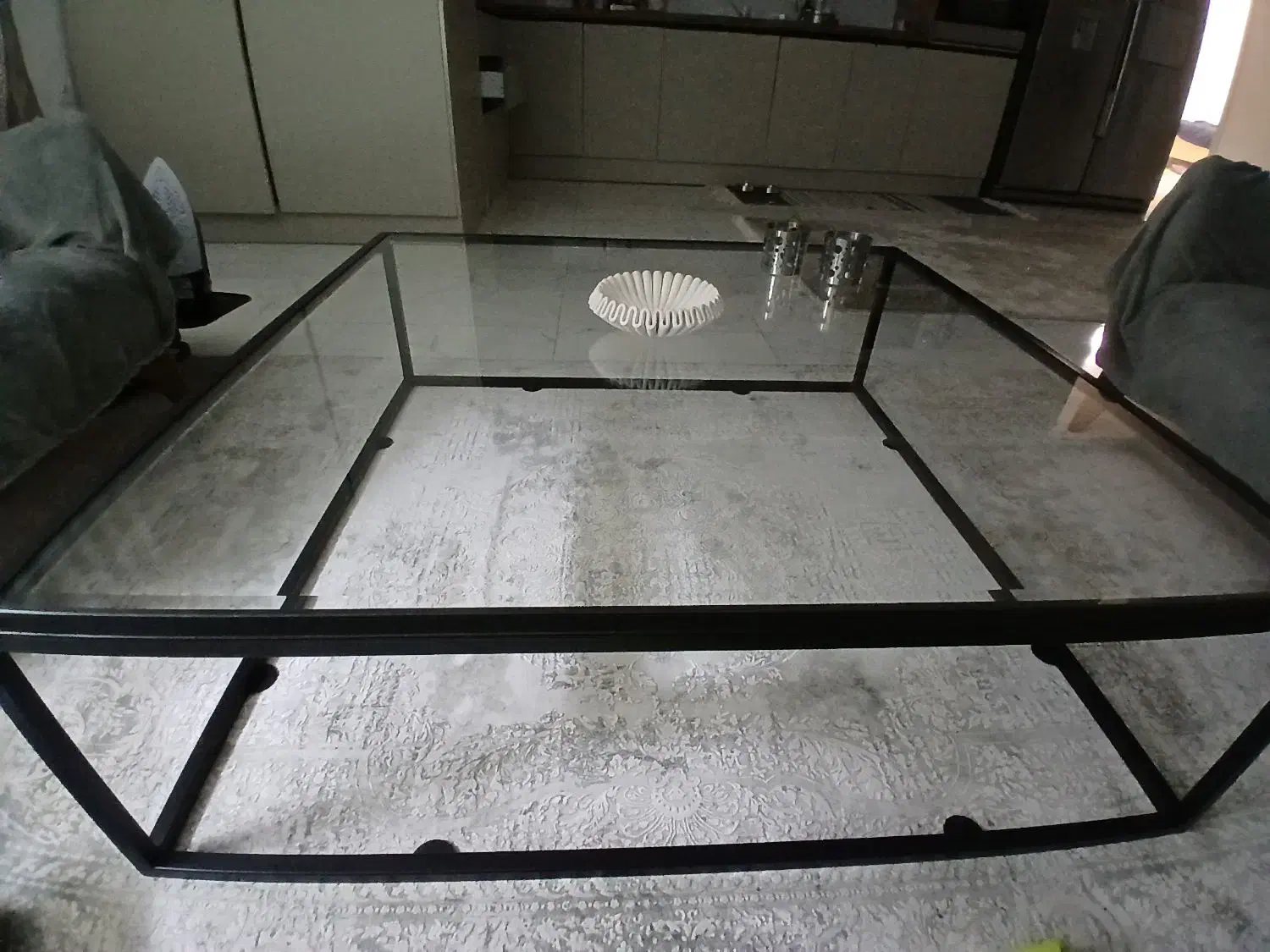 جلومبلی فلزشیشه ایی درحدنو|مبلمان خانگی و میز عسلی|بندر ماهشهر, |دیوار