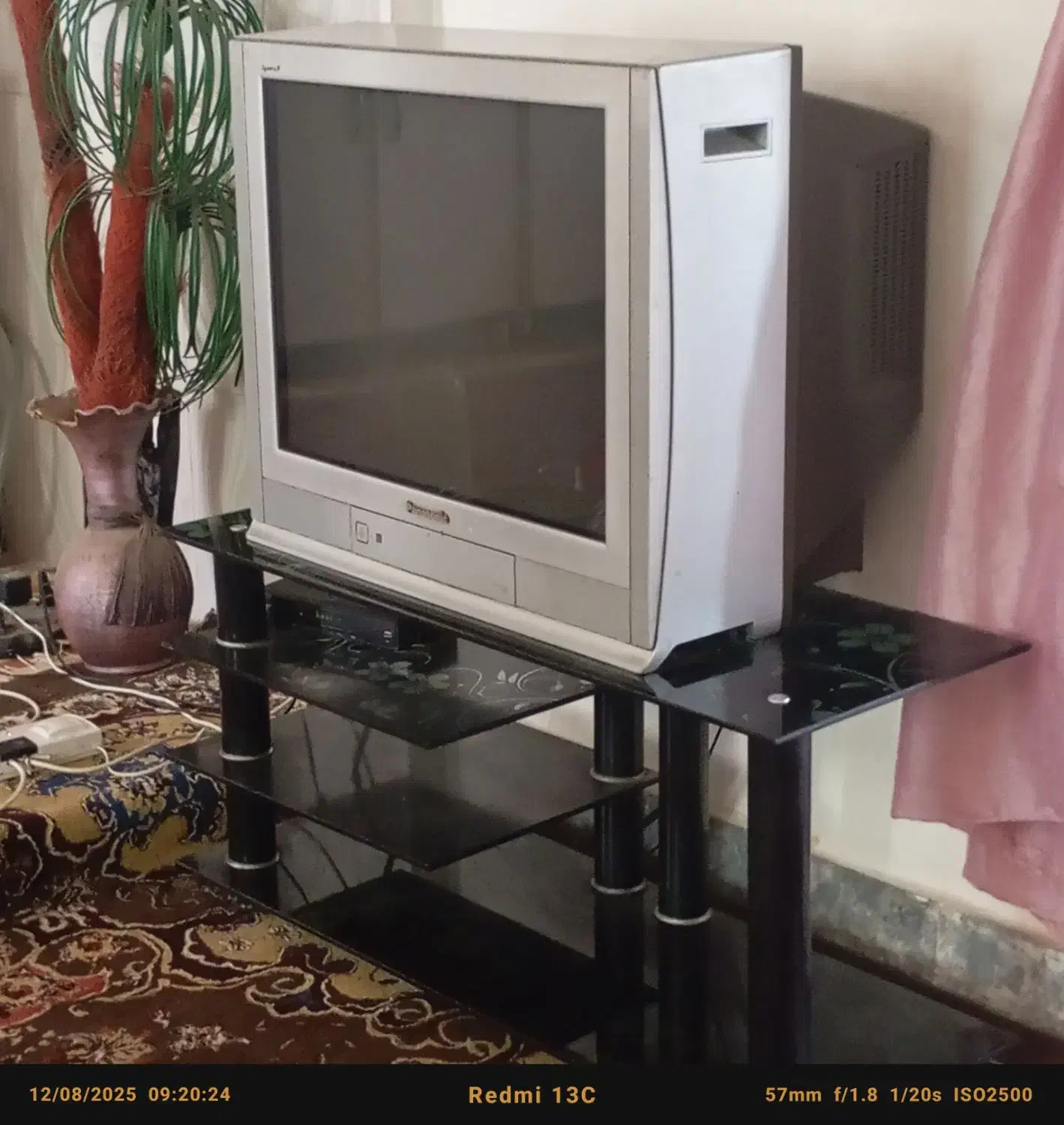 تلویزیون ومیز|تلویزیون و پروژکتور|دهدشت, |دیوار