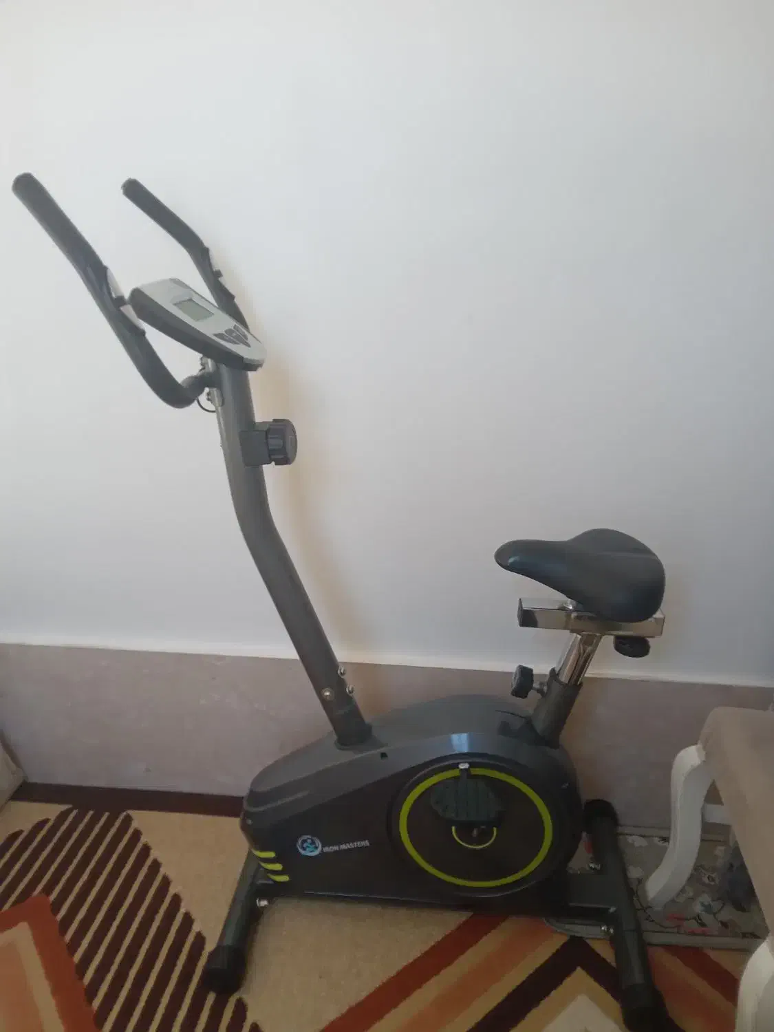 دوچرخه ثابت وبعد میز غذا خوری با ۴عدد صندلی|میز و صندلی غذاخوری|ماکو, |دیوار