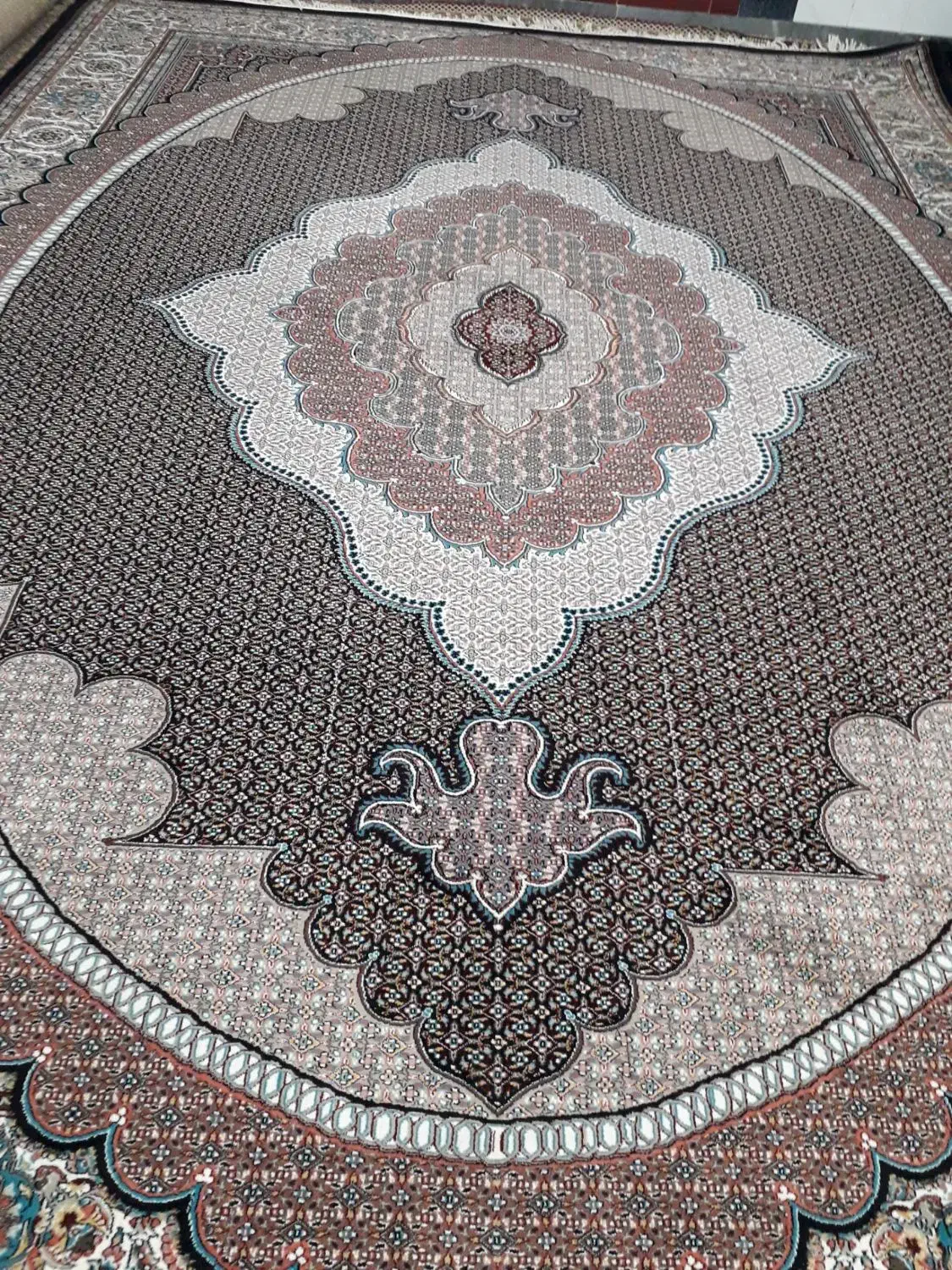 تعدادی فرش ۱۲ متری ریزه ماهی در حد نو|فرش|اردبیل, |دیوار