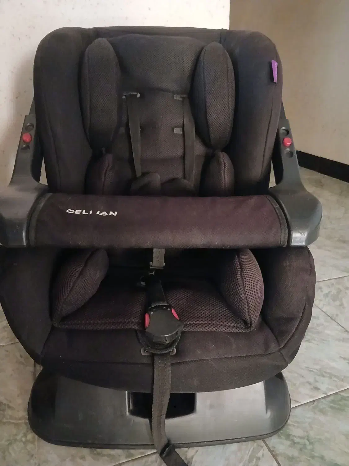 صندلی ماشین کودک|تخت و صندلی بچه|سمنان, |دیوار