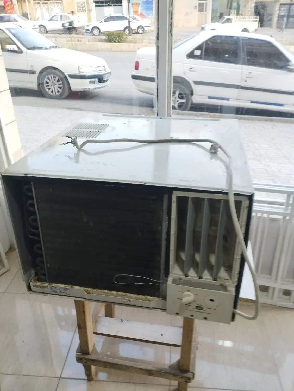 کولر گازی پشت پنجره ای|کولر گازی و فن‌کوئل|ایلام, |دیوار