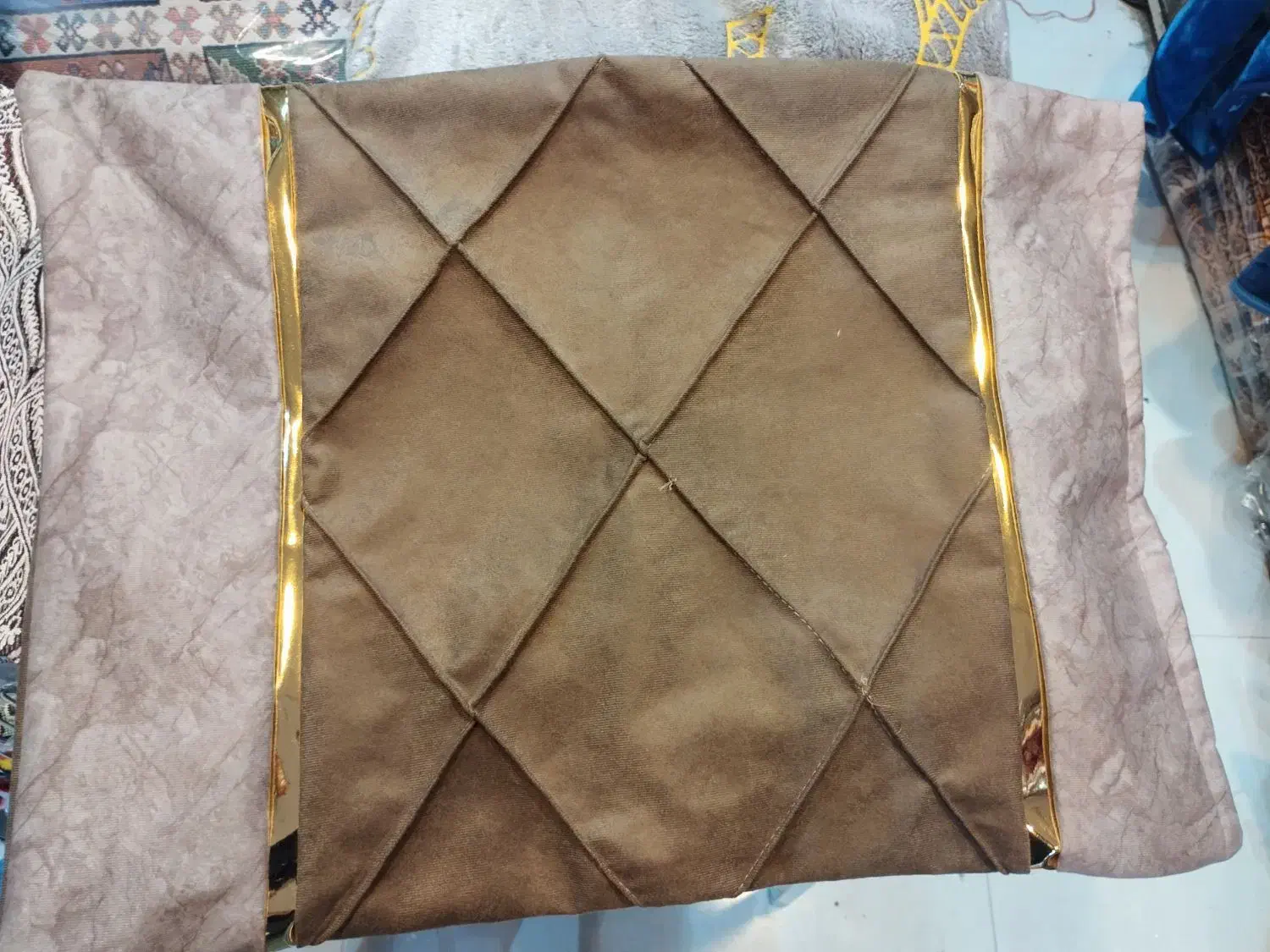 روپشتی مخمل|پشتی|نیشابور, رنج آباد|دیوار