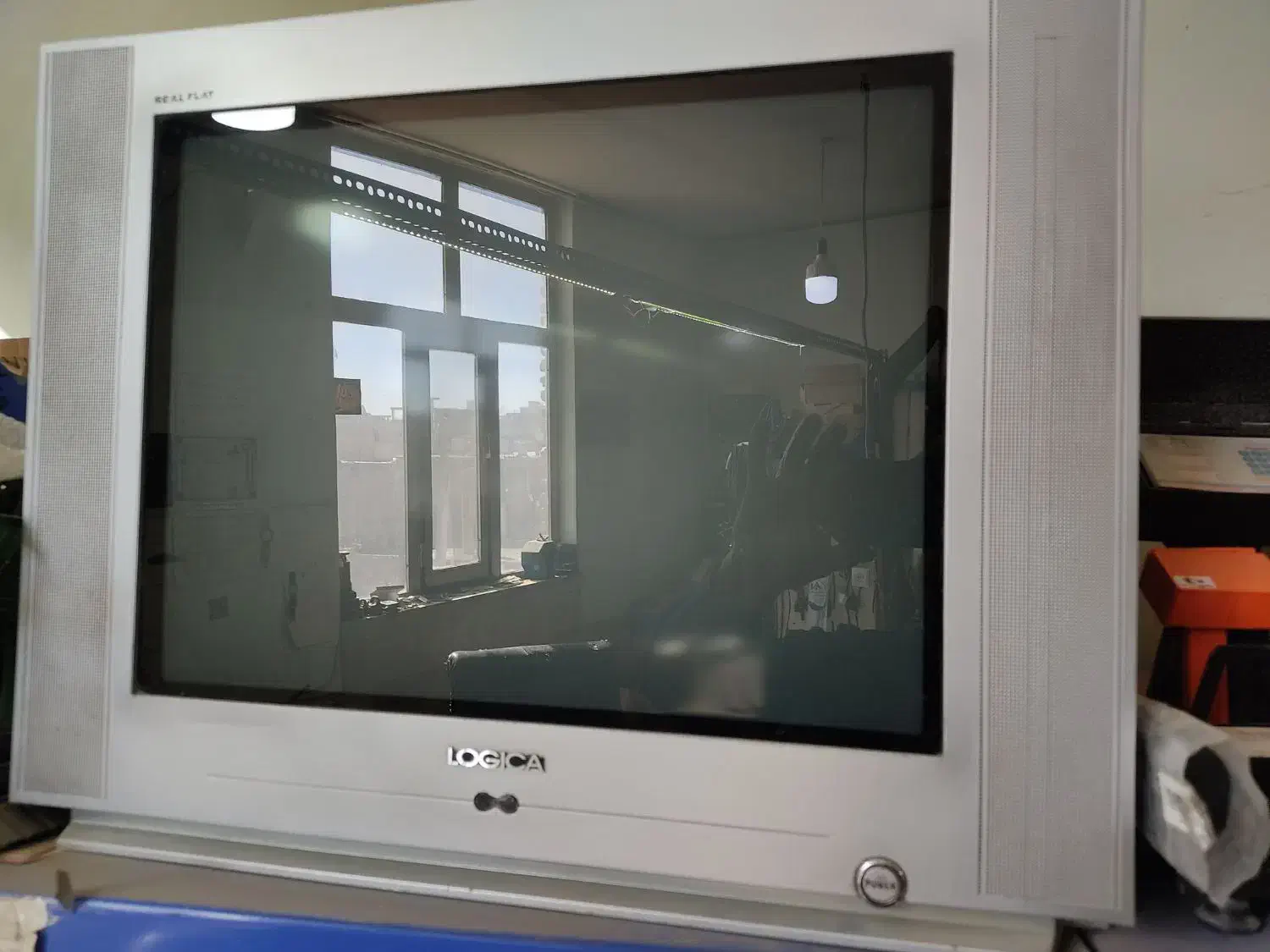 تلویزیون 21 اینچ|تلویزیون و پروژکتور|شهرکرد, |دیوار