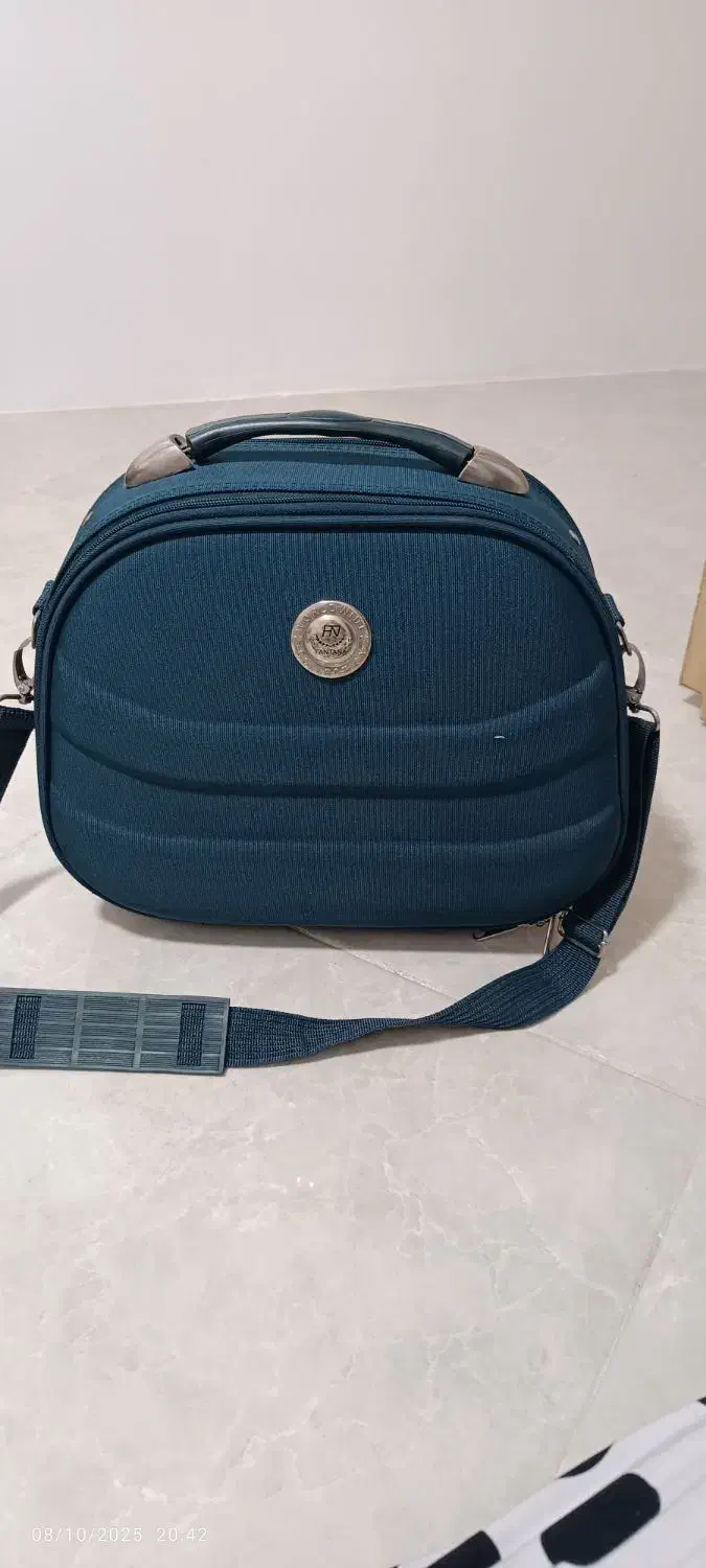 کیف|کیف، کفش، کمربند|قرچک, قشلاق جیتو|دیوار