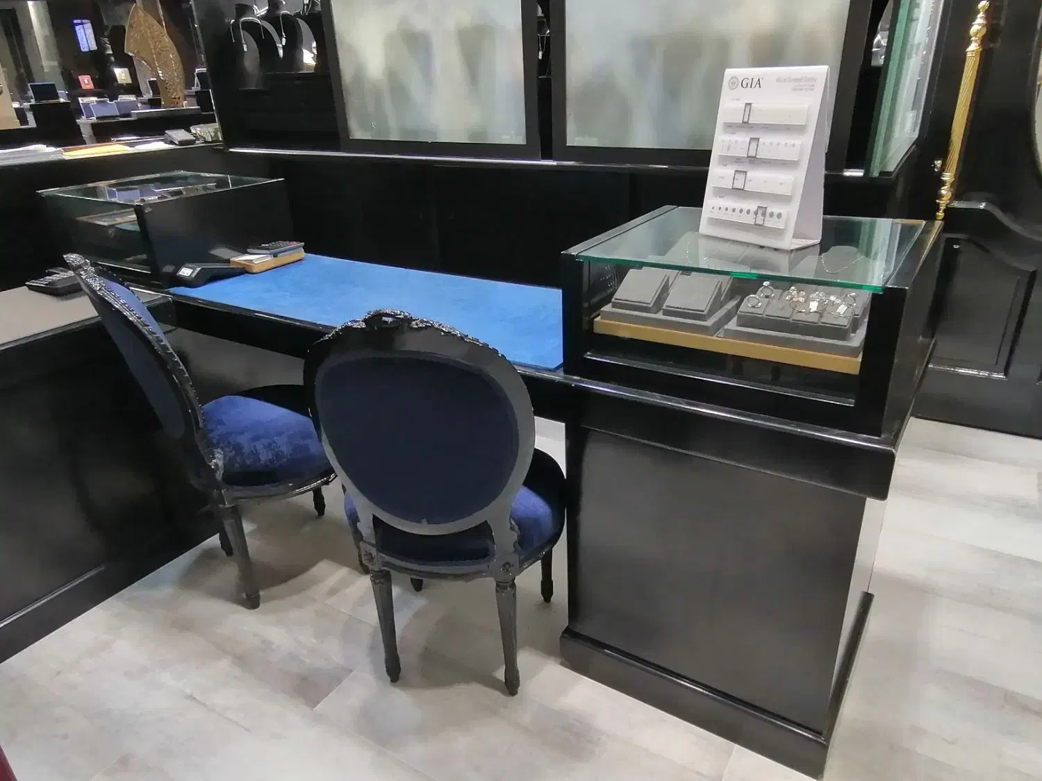 میز کانتر طلا و جواهری با میز مدیریتی|فروشگاه و مغازه|تهران, صاحبقرانیه|دیوار
