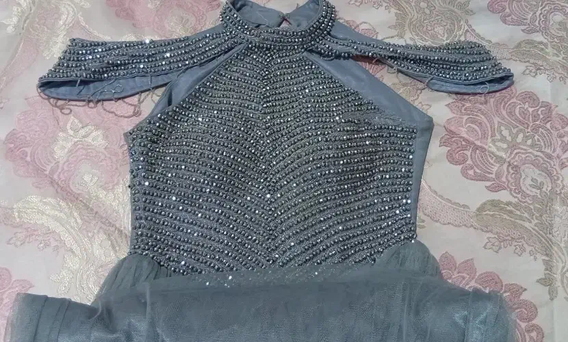 لباس مجلسی|لباس|مشهد, موعود|دیوار