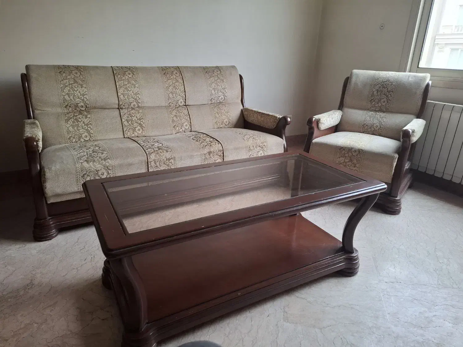 مبل 7 نفره چوبی|مبلمان خانگی و میز عسلی|تهران, هروی|دیوار