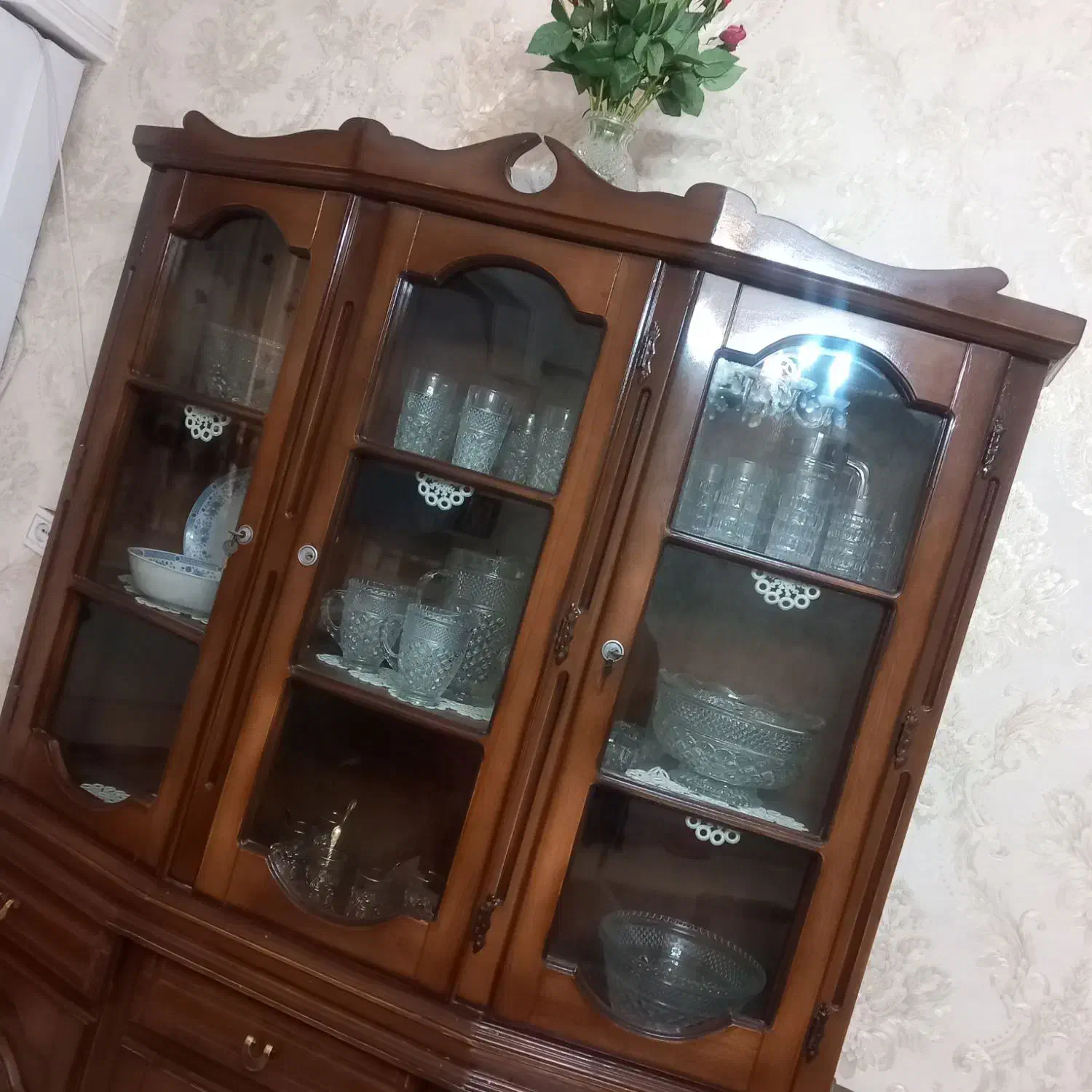 ویترین چوب تمام گردو|بوفه، ویترین، کنسول|باقرشهر, |دیوار