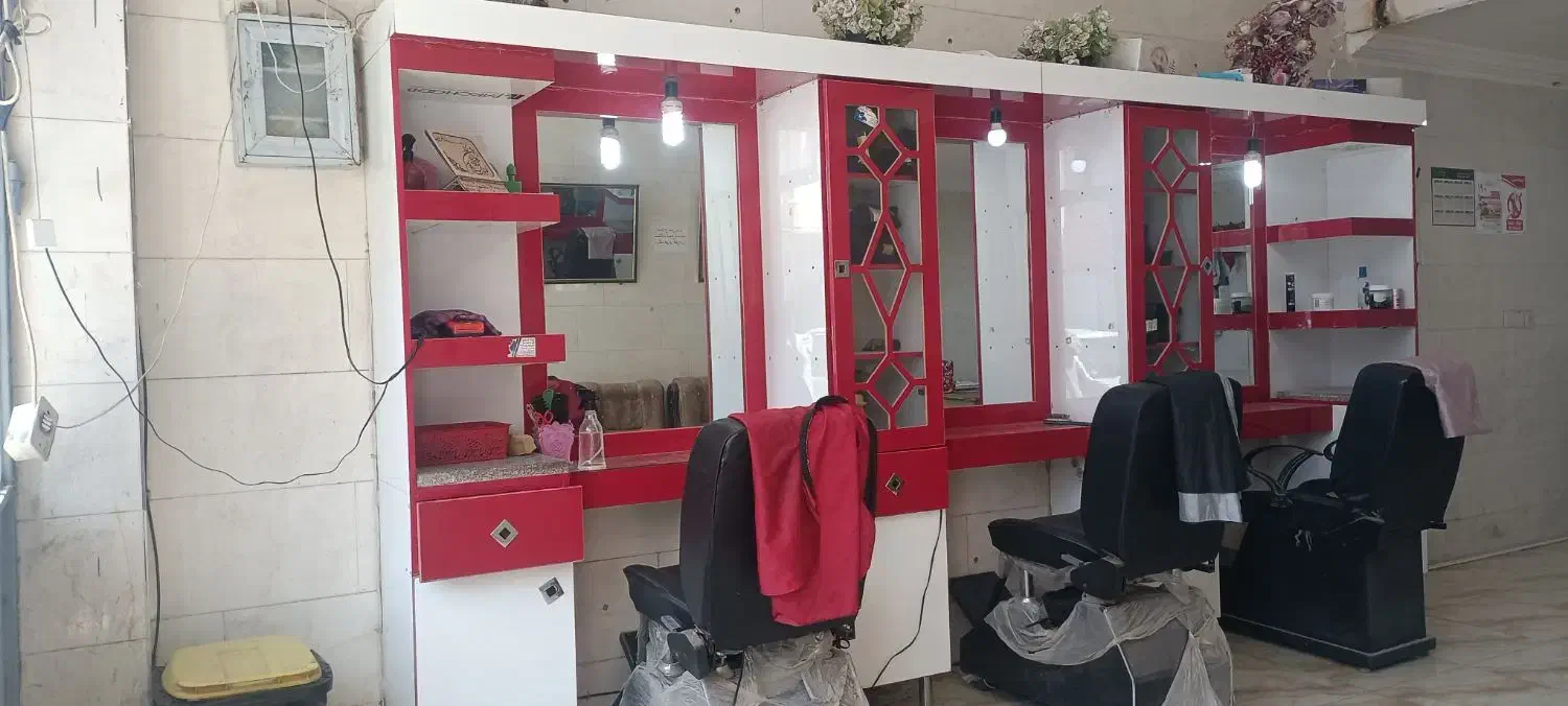 دکور آرایشگاه مردانه بهمراه جای 3 صندلی کار.|آرایشگاه و سالن‌های زیبایی|خاش, |دیوار