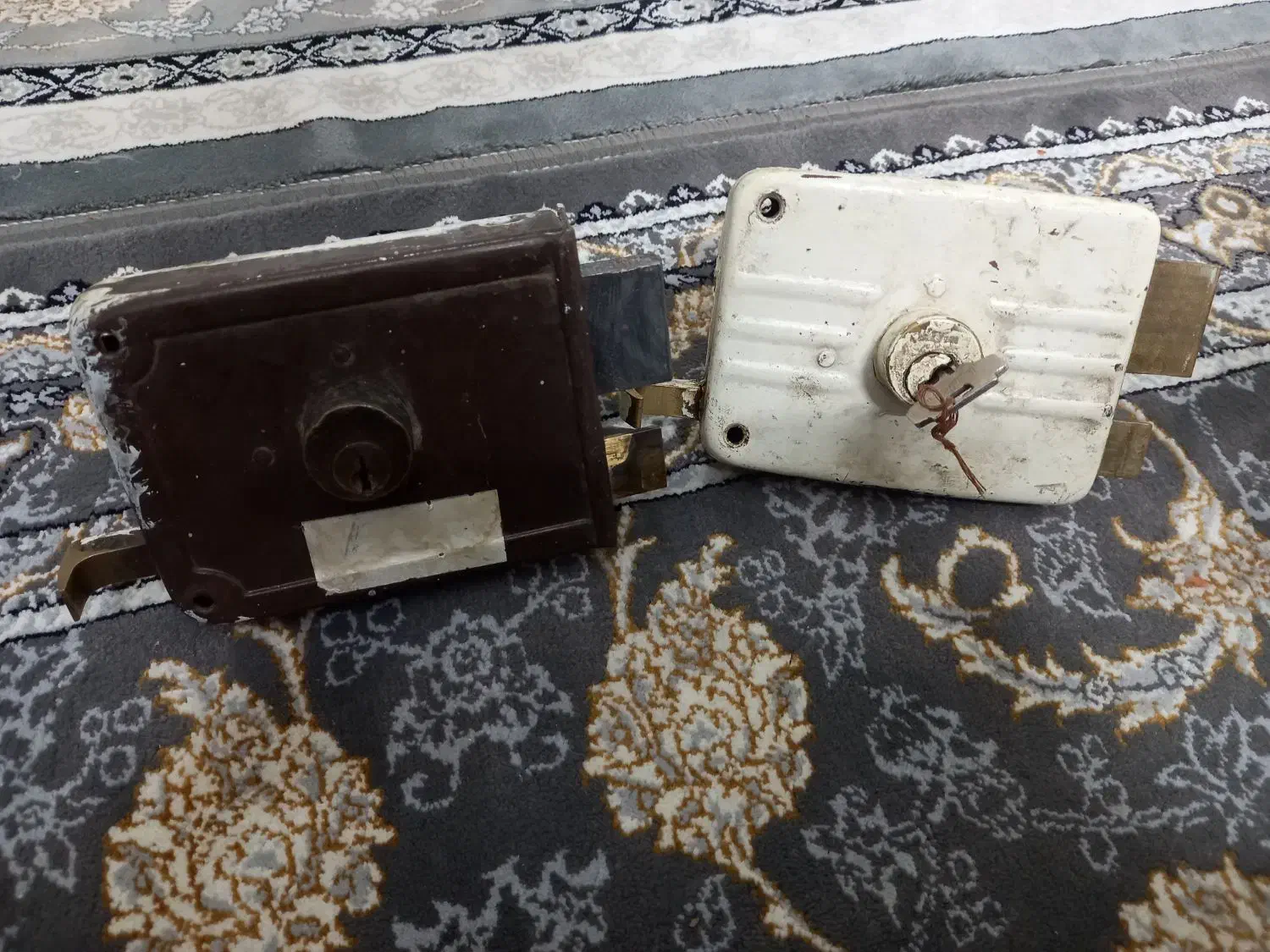 قفل|ابزارآلات|مشهد, سیس‌آباد|دیوار