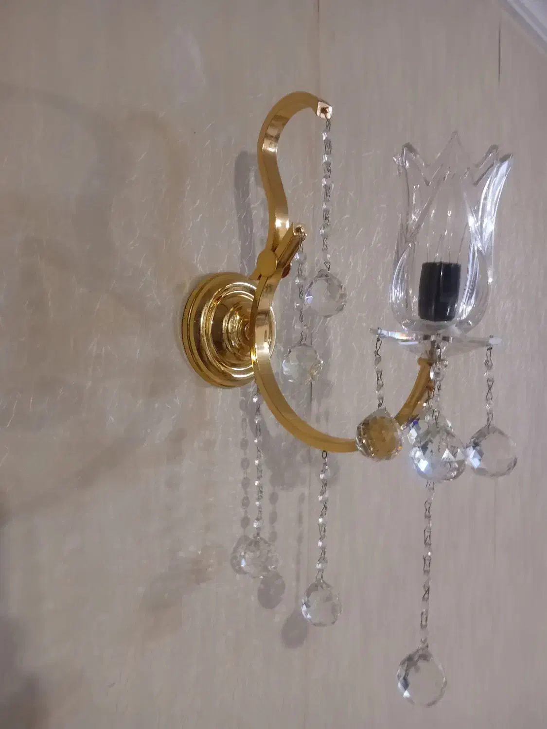 دیواره لاله طلایی با آویز کریستال در حد نو|لوستر و چراغ آویز|مشهد, کلاهدوز|دیوار