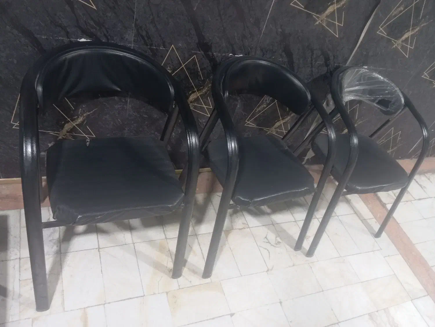 صندلی انتظار نو|صندلی و نیمکت|ورامین, ورامین|دیوار