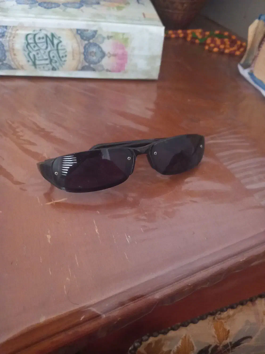 عینک آفتابی تمیز و در حد نو|زیورآلات و اکسسوری|شیراز, غدیر جنوبی|دیوار