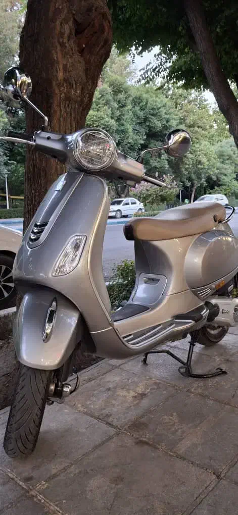 وسپا V|موتورسیکلت|اصفهان, باغ نگاره|دیوار