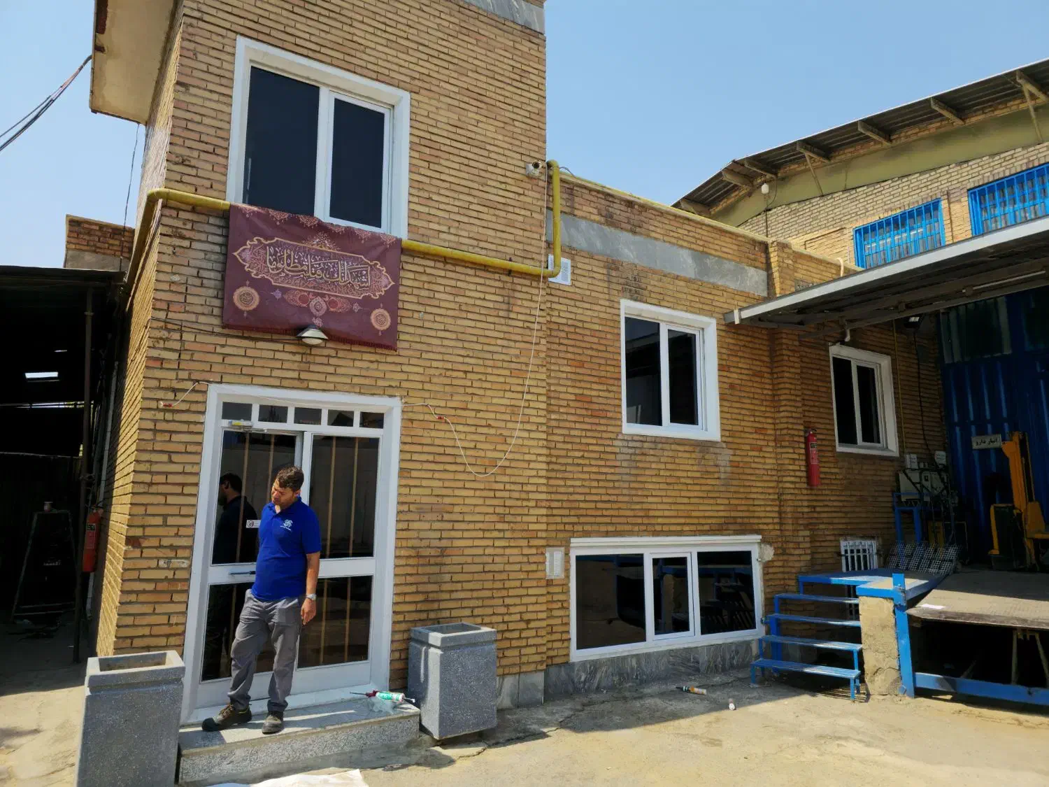 نصاب درب و پنجره یو پی وی سی|خدمات پیشه و مهارت|هشتگرد, هشتگرد قدیم|دیوار