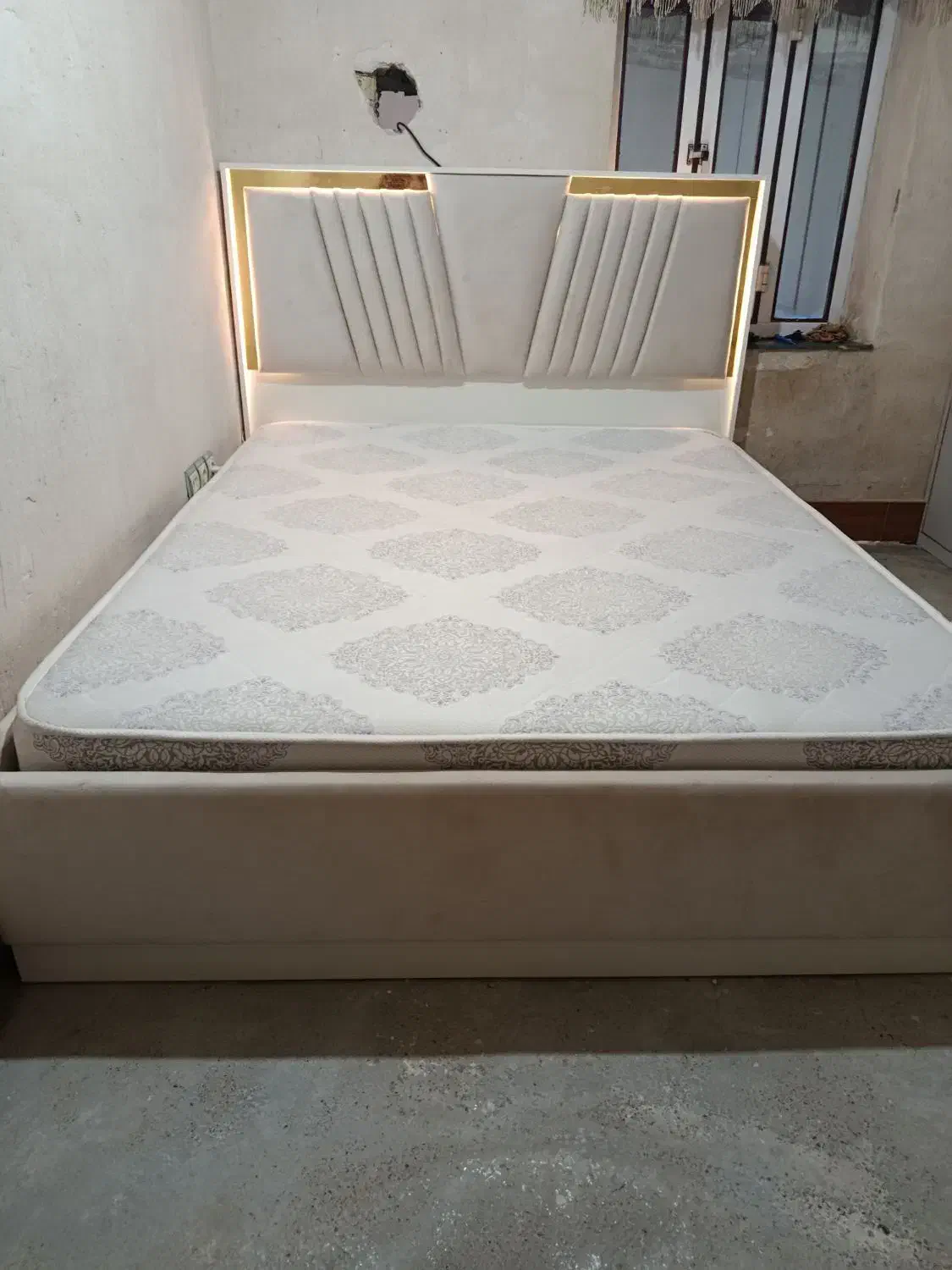 سرویس خواب دونفره با تشکطبی|تخت و سرویس خواب|کلاله, |دیوار