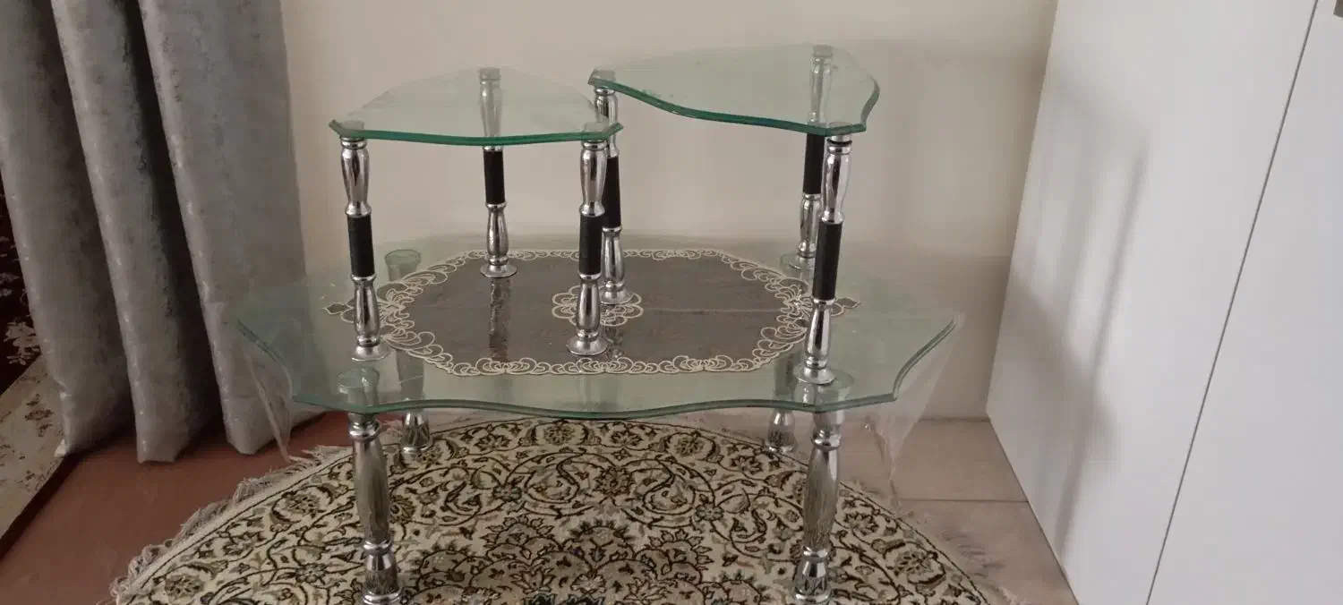 سلام دو عدد میز عسلی و یک جلو مبلی سالم و تمیز|مبلمان خانگی و میز عسلی|لواسان, |دیوار